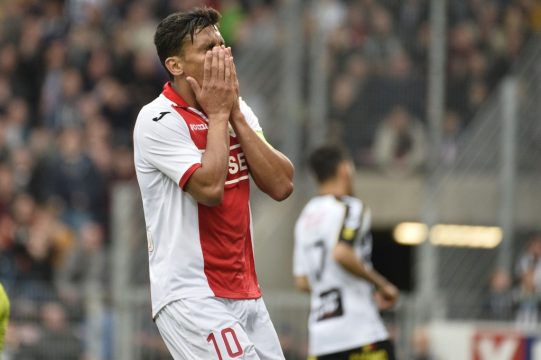 Standard Lüttich kassiert die dritte Niederlage im vierten Spiel (Bild: Igor De Camargo)