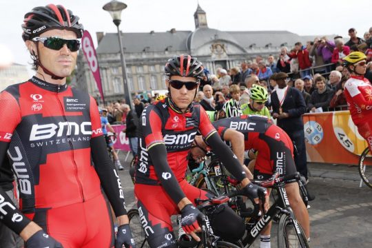 Samuel Sanchez und Philippe Gilbert beim Start des Radrennens Lüttich-Bastogne-Lüttich 2014