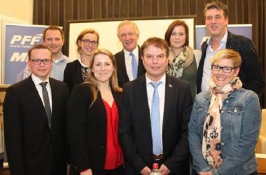 Die PFF-Fraktion mit Pensionsminister Daniel Bacquelaine