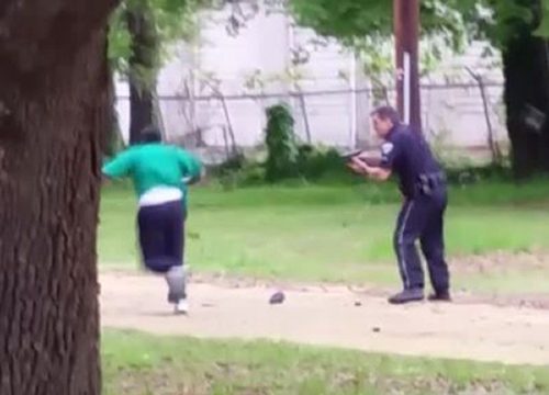 Polizist Michael Slager shießt auf Afroamerikaner Walter Scott (Bild aus dem Zeugenvideo)