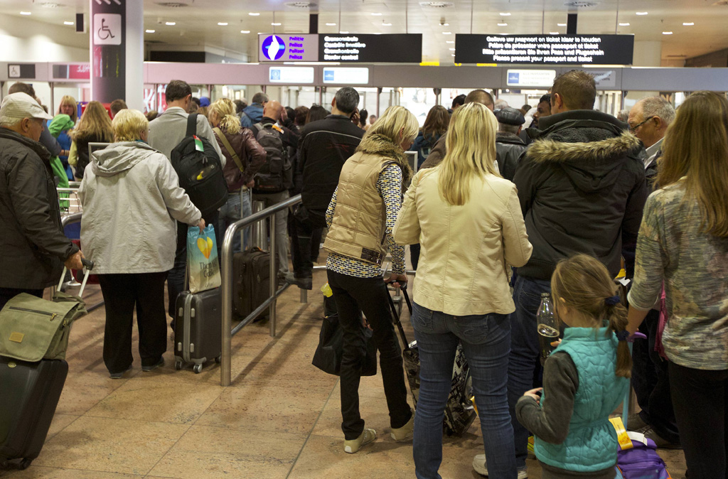 Bummelstreik der Polizei am Brüsseler Flughafen: Lange Schlangen bei der Passkontrolle (Archivbild)