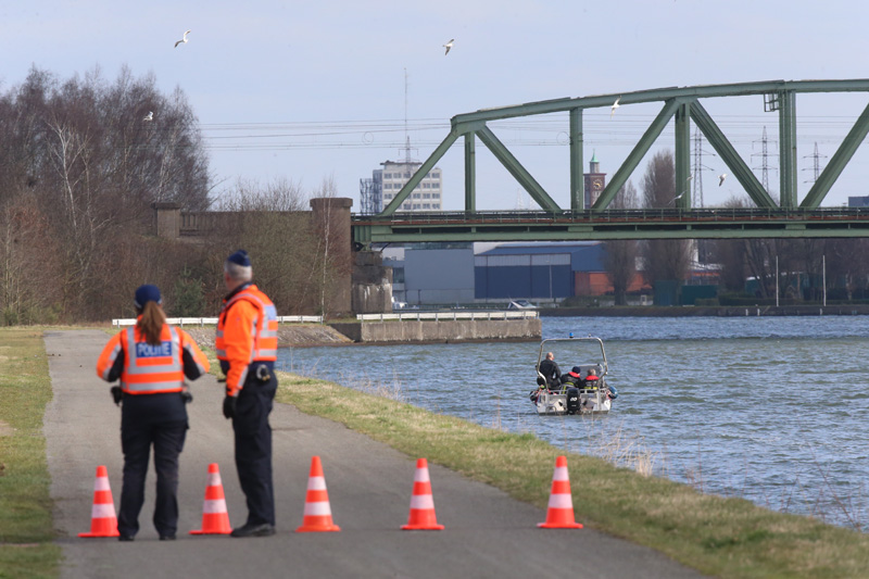 Polizei hat einen Sicherheitsperimeter am Albertkanal in Hasselt eingerichtet