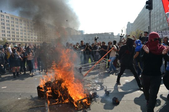 Zusammenstöße zwischen chilenischen Studenten und Polizisten in Santiago