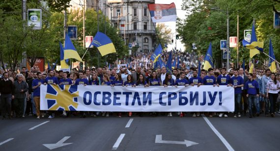 Mehr als 20.000 Menschen beteiligten sich am Samstag an der Demonstration der serbischen Opposition