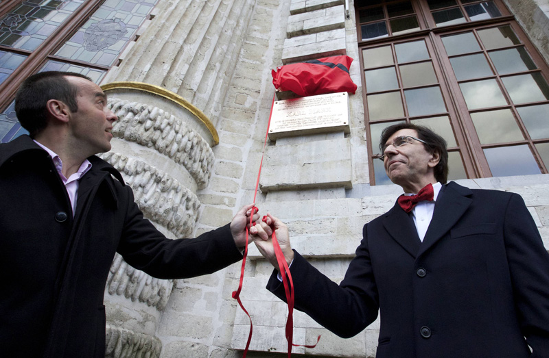 Vor 130 Jahren wurde die POB gegründet: Bruno Tobback und Elio Di Rupo enthüllen Gedenktafel