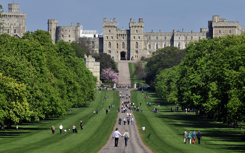 Touristen besuchen das Schloss Windsor (2011) (Archivbild: Andy Rain/AFP)