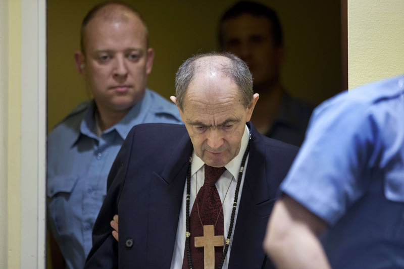 Zdravko Tolimir bei seiner Ankunft vor dem UN-Kriegsverbrechertribunal in Den Haag
