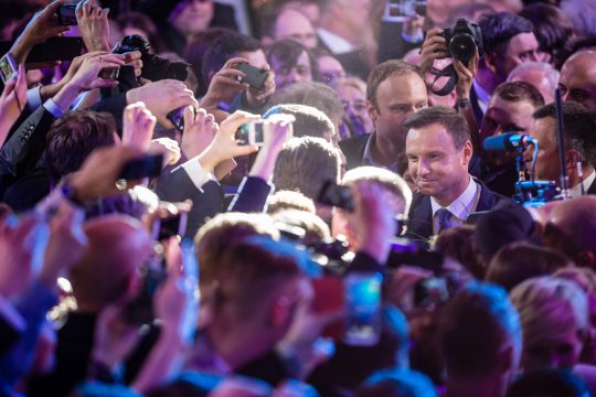 Andrzej Duda (r.) mit Anhängern in Warschau (24.5.)