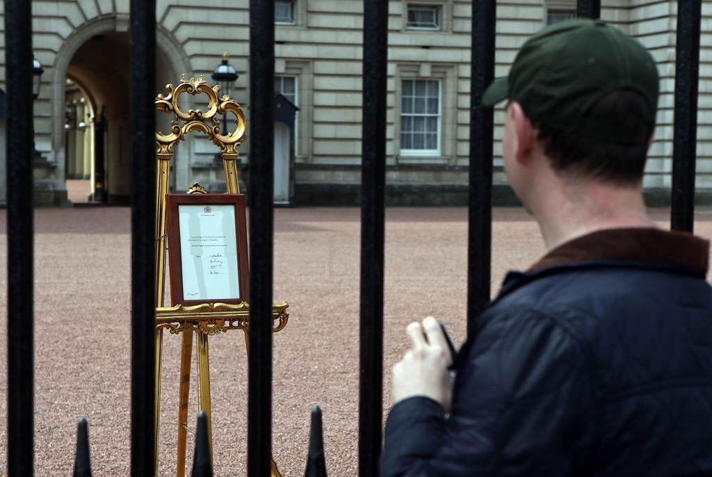 William und Kate sind Eltern eines Mädchens: Offizielle Ankündigung vor dem Buckingham Palace in London