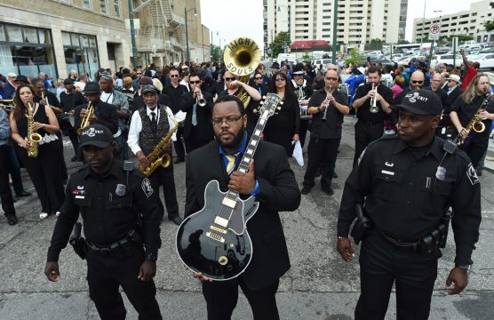 Memphis verabschiedet sich von Blues-Legende B.B. King - vorne die Gitarre "Lucille" des Künstlers