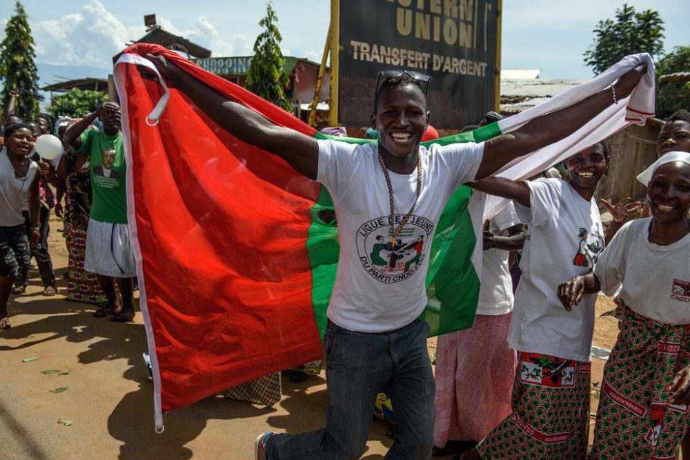 Unterstützer von Präsident Pierre Nkurunziza feiern in Bujumbura