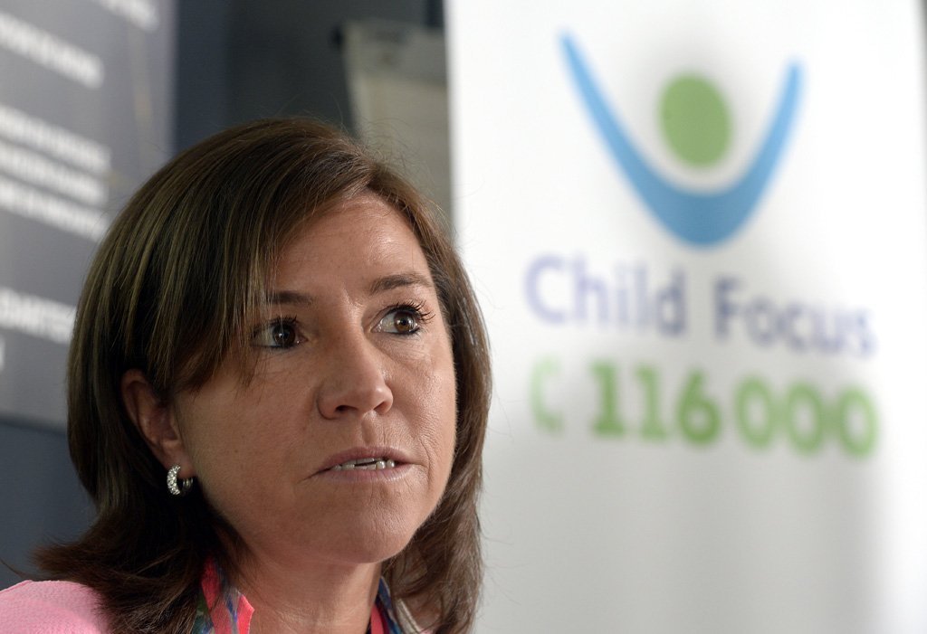 Child Focus-Direktorin Heidi De Pauw stellt den Jahresbericht 2014 vor