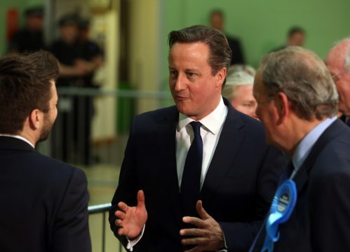 David Cameron mit Anhängern