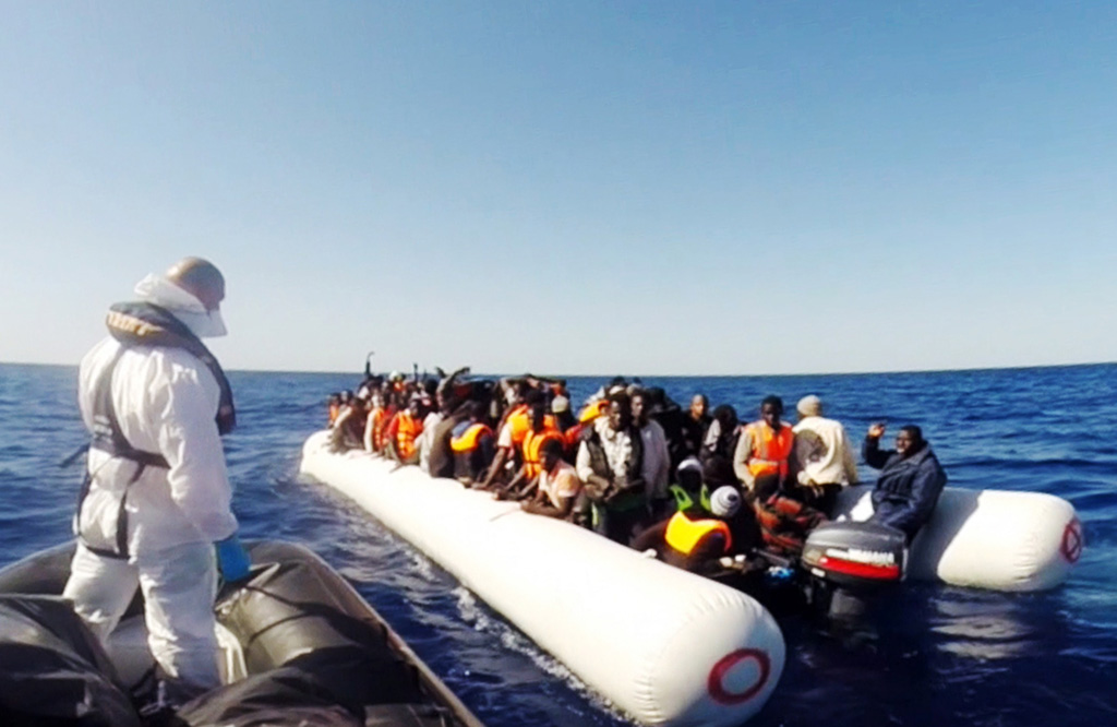 Rettungseinsatz der italienischen Küstenwache vor Sizilien