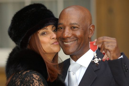 Ginette und Errol Brown am 27.11.2003 im Buckingham Palace