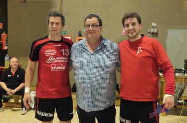 HC Eynatten zurück in der 1. Handball-Division: Patrick Langer, Präsident Guido Lausberg, Andreas Jerusalem