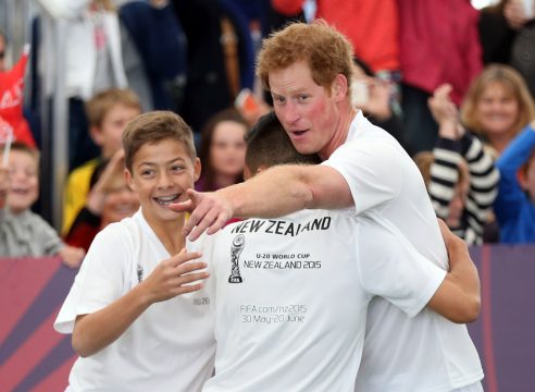 Prinz Harry wird von seinen Teamkollegen gefeiert