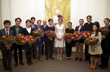 Königin-Elisabeth-Wettbewerb 2015: Gruppenfoto mit Königin Mathilde