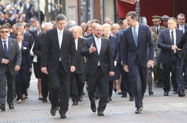 EU-Parlamentspräsident Martin Schulz erhält den Karlspreis - mit Aachens Oberbürgermeister Marcel Philipp und Spaniens König Felipe