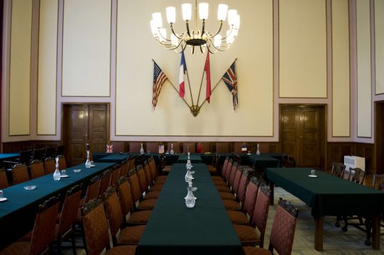 In diesem Raum wurde am 8. Mai 1945 die Kapitulationsurkunde unterzeichnet