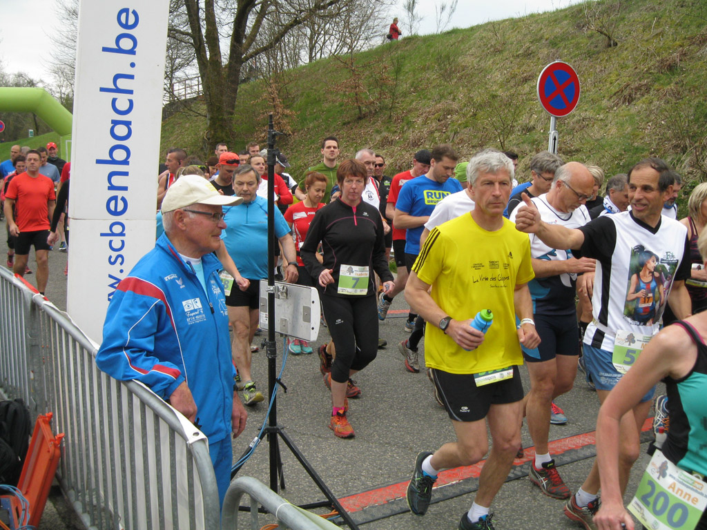 35. Auflage des Bütgenbacher Laufes "Rund um den See" - Start unter den Augen von Organisator Helmut Henz