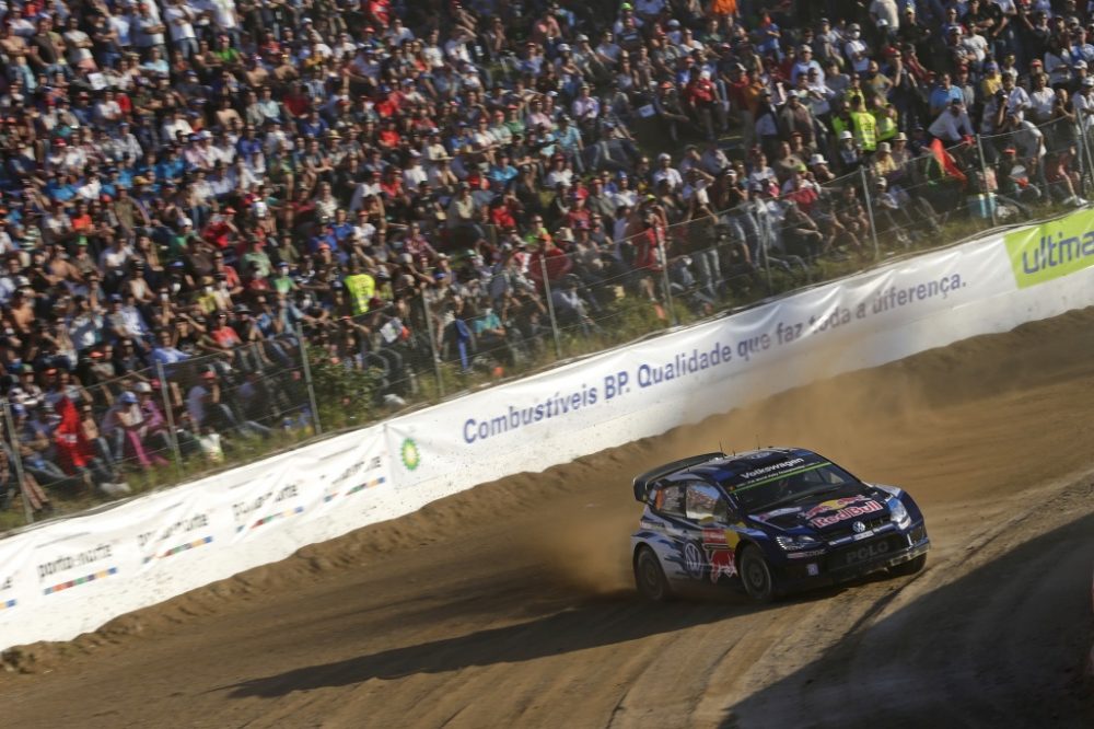 Andreas Mikkelsen setzt sich zum Auftakt an die Spitze der Rallye Portugal - 25.000 Zuschauer sehen die WP1 in Lousada