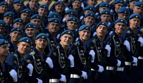 Größte russische Militärparade in Moskau