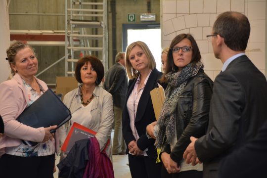 DG als Vorbild: Die wallonische Ausbildungsministerin Eliane Tilleux (Mitte) will auch auf die duale Ausbildung setzen