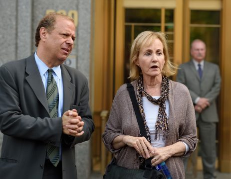 "Silk Road"-Gründer Ross Ulbricht zu lebenslanger Haft verurteilt - Anwalt Joshua Dratel und Mutter Lyn Ulbricht vor dem Gerichtsgebäude