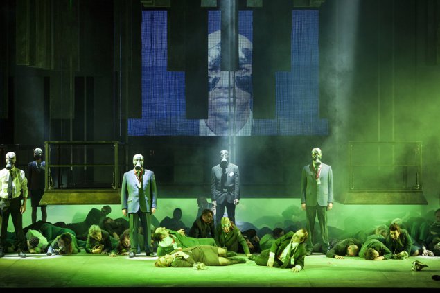"Un ballo in maschera" in der Monnaie: Carlo Cigni (Horn), George Petean (Rene Ankarstrom), Maria-Jose Siri (Amelia), Stefano Secco (Gustav), Tijl Faveyts (Ribbing) & La Monnaie Choir