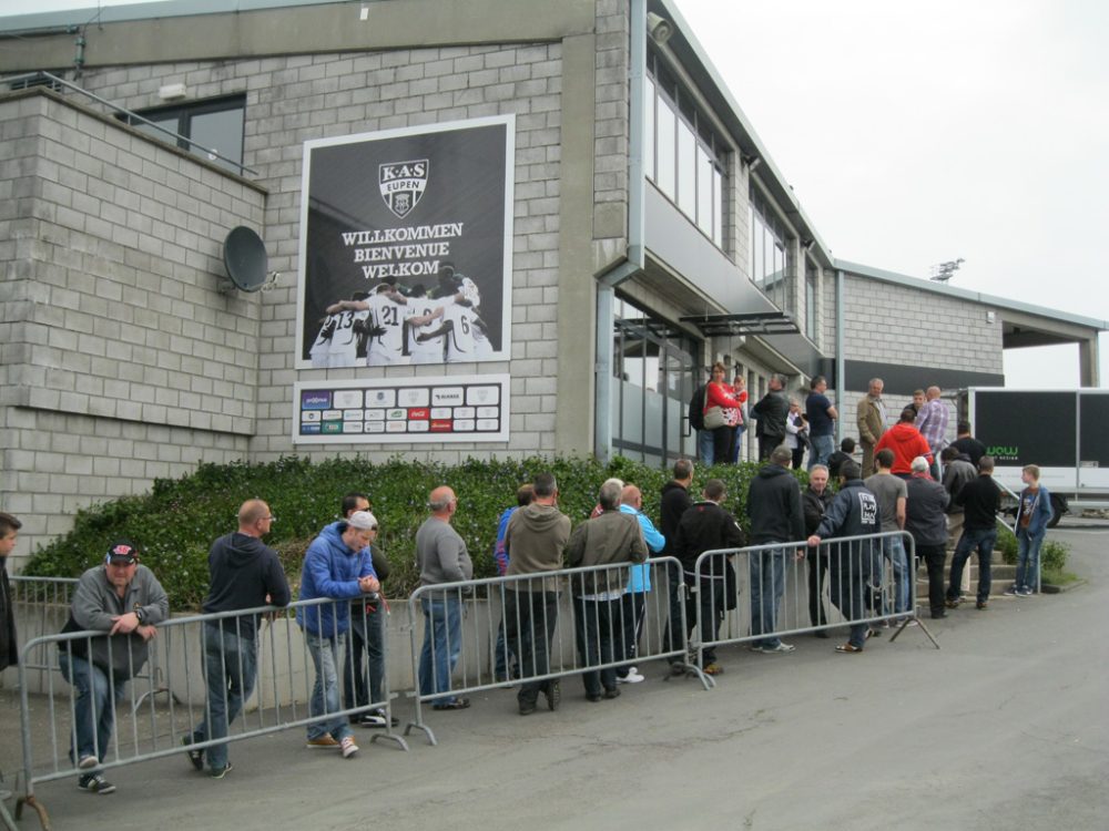 Karten AS Eupen: Lange Warteschlange bis zur Straße