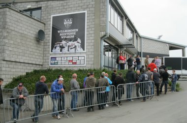 Karten AS Eupen: Lange Warteschlange bis zur Straße