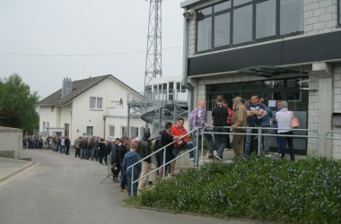 Karten AS Eupen: Lange Warteschlange bis zur Straße