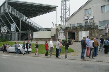 Karten AS Eupen: Lange Warteschlange bis zur Straße