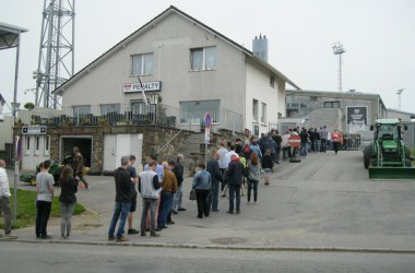 Karten AS Eupen: Lange Warteschlange bis zur Straße