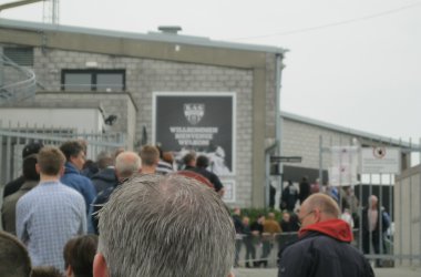 Karten AS Eupen: Lange Warteschlange bis zur Straße