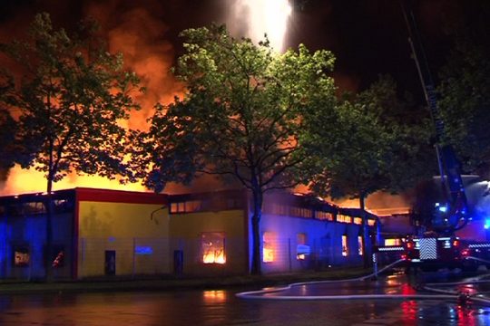 Großbrand im Möbellager Poco in Aachen