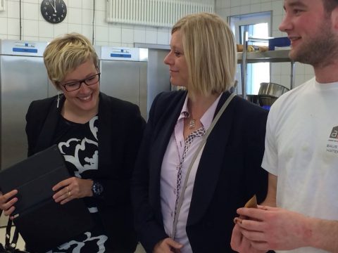 Jenny Baltus-Möres und Eliane Tillieux bei ihrem Besuch im ZAWM in Eupen