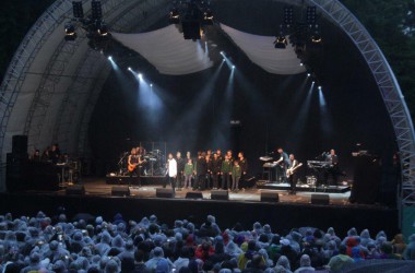 Eupener Knabenchor mit Lionel Richie auf der Bühne bei den Kurpark Classix