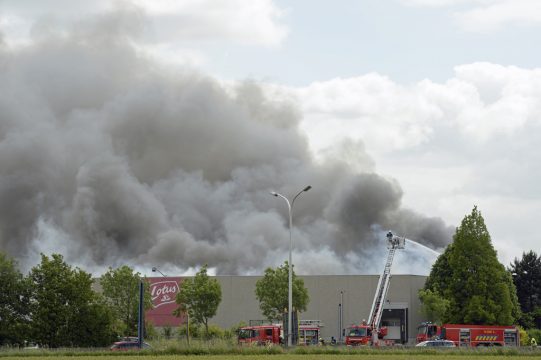 Löscharbeiten bei Lotus in Wolvertem