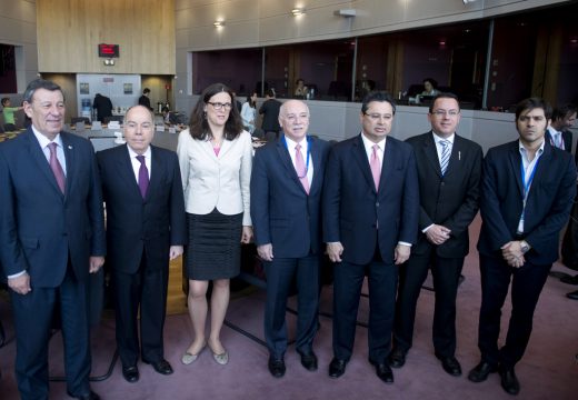 EU-Handelskommissarin Cecilia Malmström mit Vertretern des südamerikanischen Staatenbunds Mercosur in Brüssel