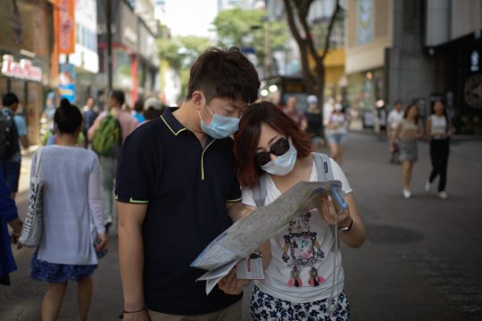 Touristen in Seoul tragen Gesichtsmasken zum Schutz vor Mers