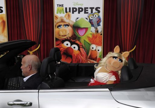 Miss Piggy bei der Ankunft zur Filmpremiere von "The Muppets" in LA (11/2011)