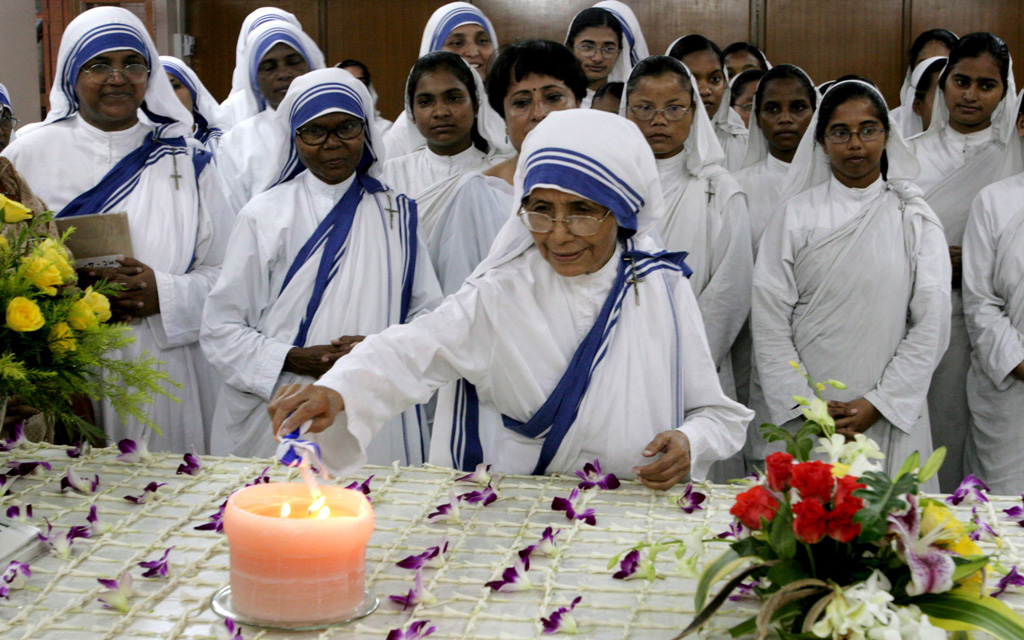 Schwester Nirmala beim Gebet mit den Missionarinnen der Nächstenliebe am zehnten Todestag von Mutter Teresa (5.9.2007)