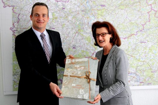 Ministerpräsident Oliver Paasch mit der Kölner Regierungspräsidentin Gisela Walsken