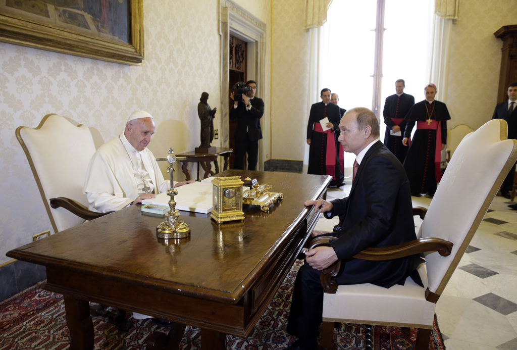 Papst Franziskus empfängt Wladimir Putin zu Privataudienz