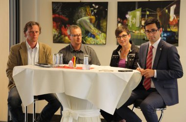 Pressekonferenz: Präsentation des neuen Pflegeeltern-Ausweises