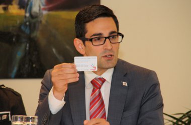 Pressekonferenz: Präsentation des neuen Pflegeeltern-Ausweises
