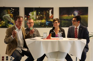Pressekonferenz: Präsentation des neuen Pflegeeltern-Ausweises