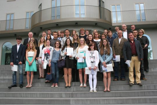 122 Schüler mit dem "Preis des Parlaments" ausgezeichnet - Gruppenfoto